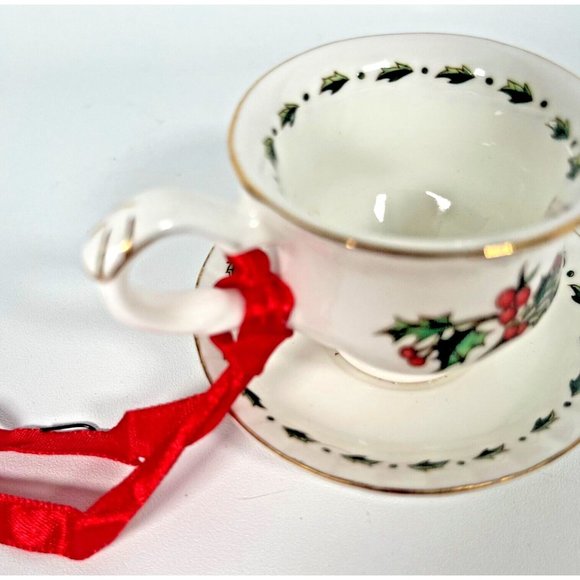 A Cup of Christmas Tea Teacup 1995 Waldman House Ornament Original Box Fine Bone - Picture 8 of 13